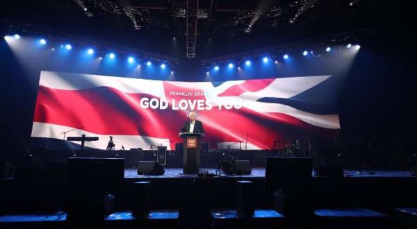 10,000 Hear the Good News at Franklin Graham’s ‘God Loves You’ Tour