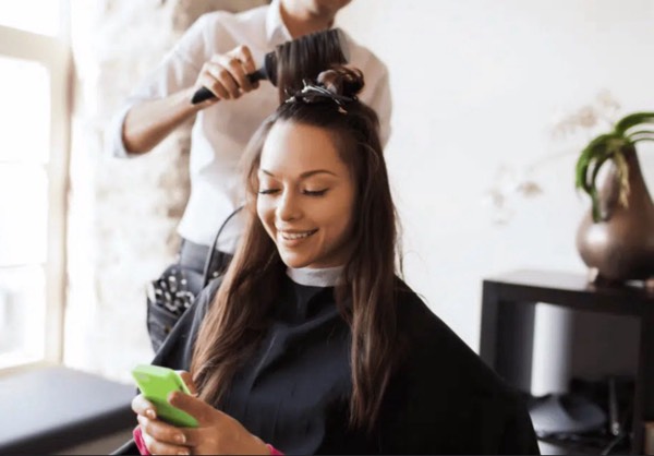 Stylists Are Now Offering "Silent Appointments" for Clients