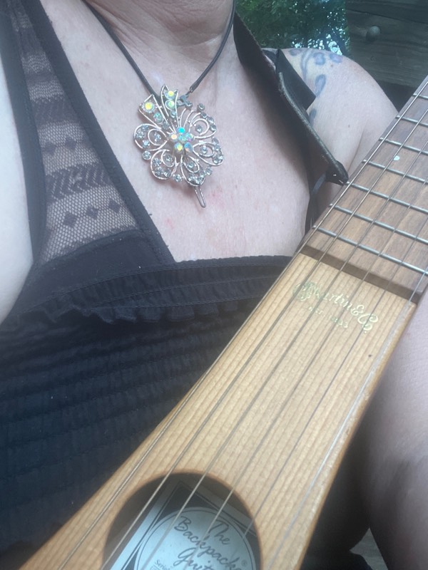 Good morning… playing with the guitar e lydia 2 4 6 7 9 11 12th fret and trying to create a song…. The songs lyri and singing will be from my grandd