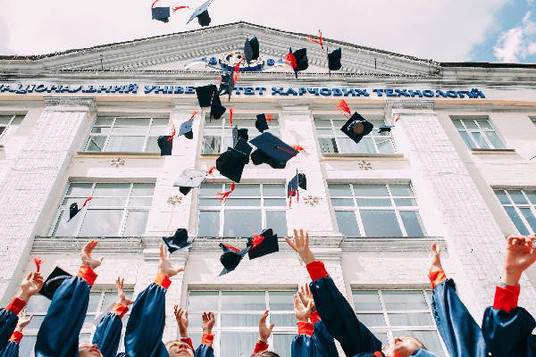 Online Graduation: Yay or Nay?