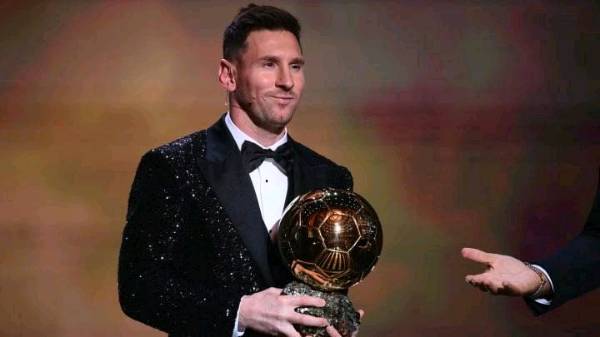 Who deserved the Ballon d'or More Lewandowski or Messi ?