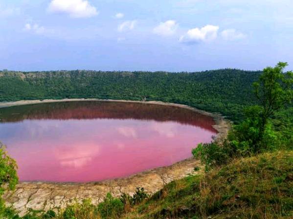 The lake formed by meteor hit 🔥