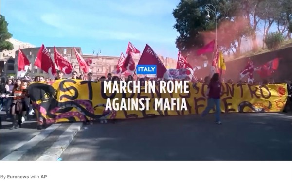 Thousands in Rome march against the mafia.