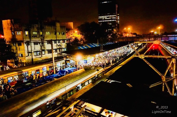 मुंबई की आखरी लॉकल ट्रेन…  मंगल और मंगला  नाम के बीच का confusion…!!!