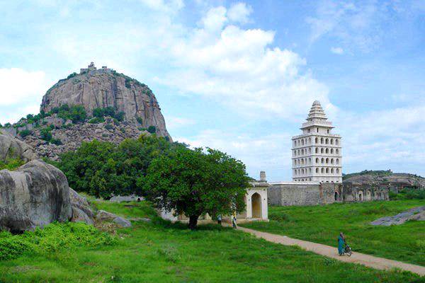 Senji fort  ( செஞ்சி கோட்டை)