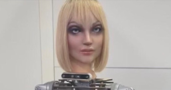 Female AI Robot XOXE
