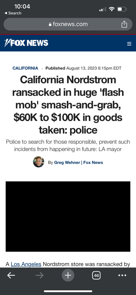 Flash mobs stealing from Nordstrom Rack in CA what are y’all doing????