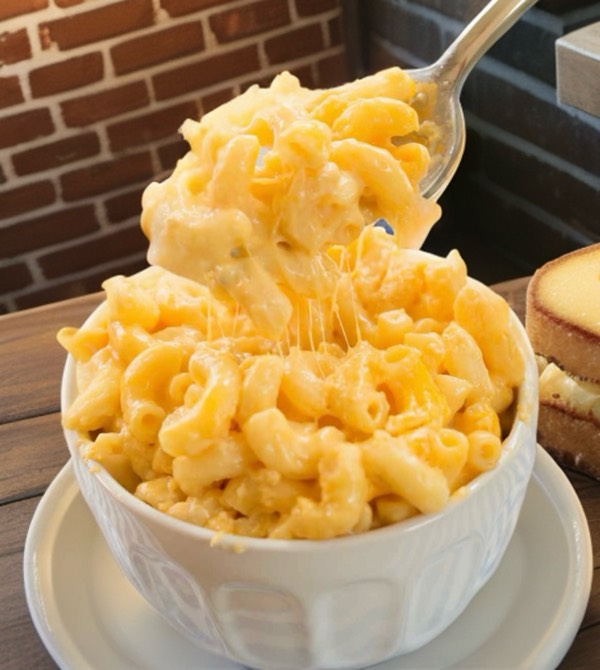 The Quickest, Easiest, Delicious, and Most Filling 15-Minute Mac & Cheese EVER! (serves 4)