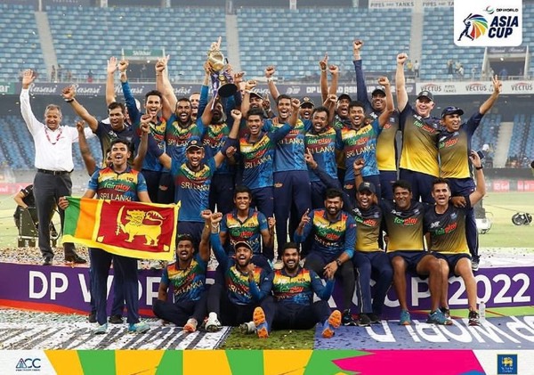 Srilanka lifting Asia cup