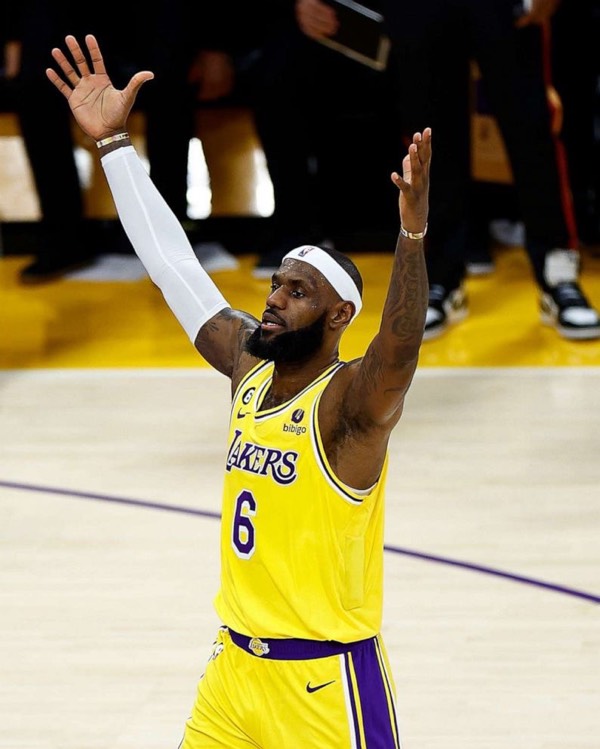 "The King wears his Crown!"-Lebron James is now the leading scorer in NBA history!
